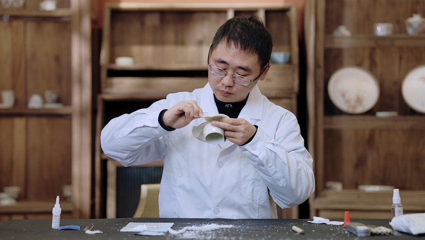 二四六天天彩免费资源大全,特朗普关税唯独豁免俄？杀招在后面,机构预测与落实方法揭秘_破例版V13.5